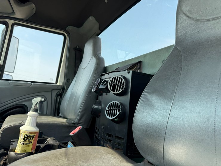 2006-international-durastar-4400-image-77