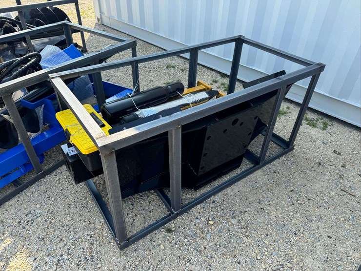 hydraulic-post-driver-attachment-in-custom-cage-image-4