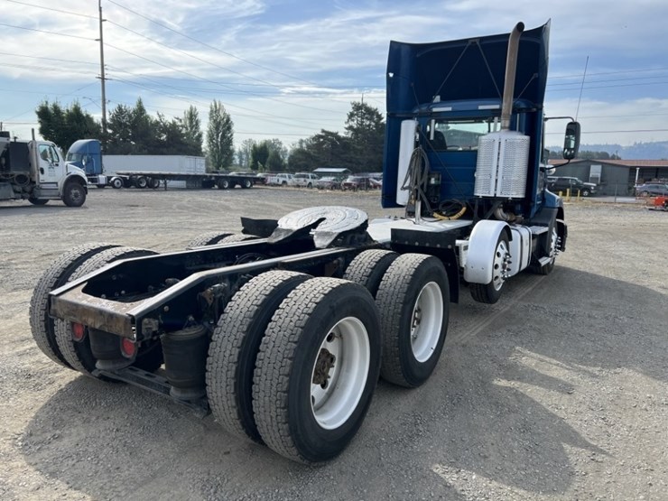 2013-mack-cxu613-tri-axle-truck-tractor-image-4