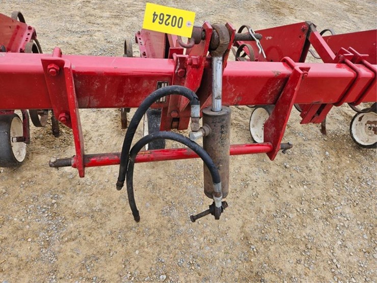 #264-•-ih-233-6-row-30"-3pt-cultivator-image-11