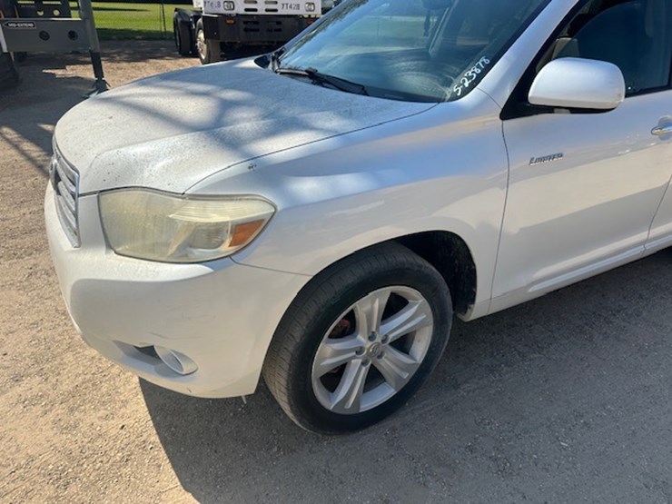 2010-toyota-highlander-image-17