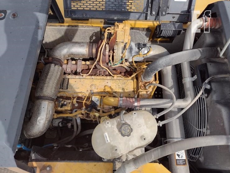 2021-deere-250g-lc-image-49