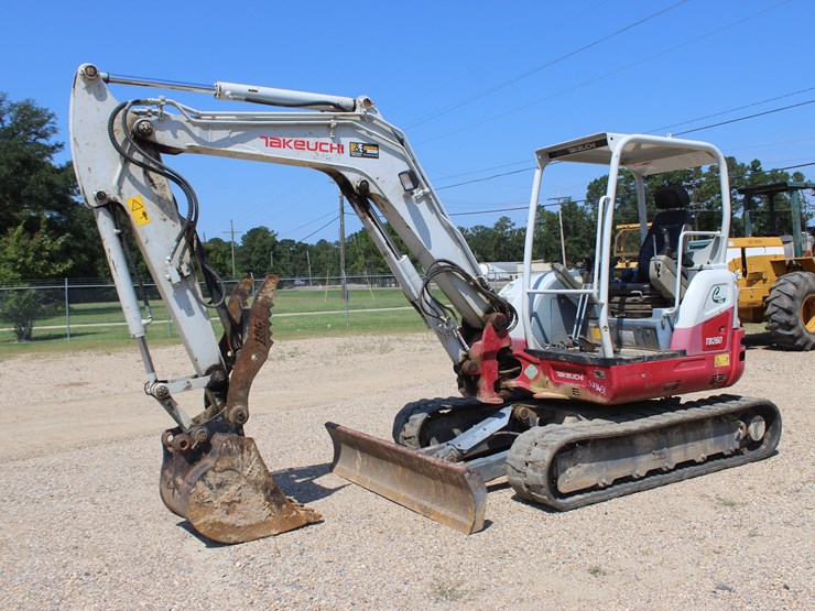 2018-takeuchi-tb260-image-2