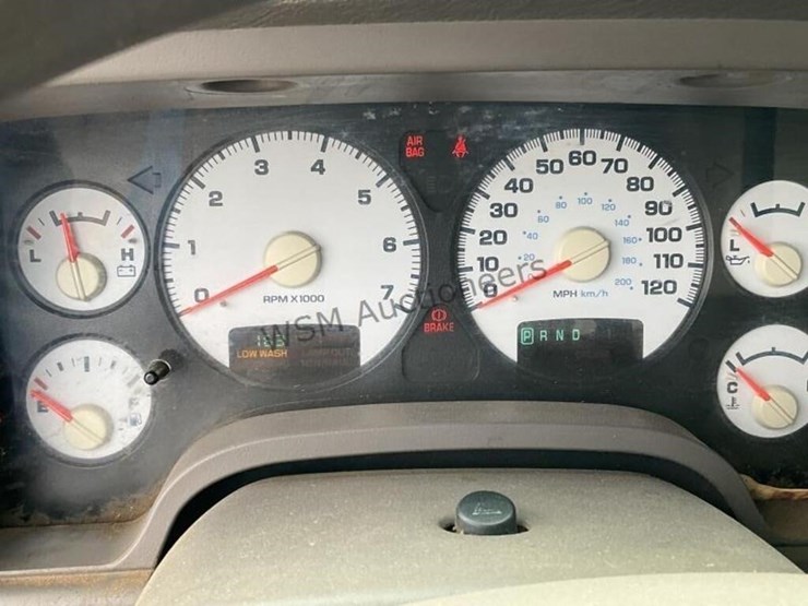 2005-dodge-1500-image-17