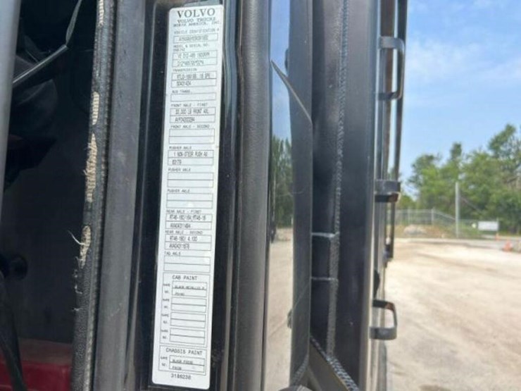 2005-volvo-tri/a-dump-truck-4v5k99gh55n391882-image-11