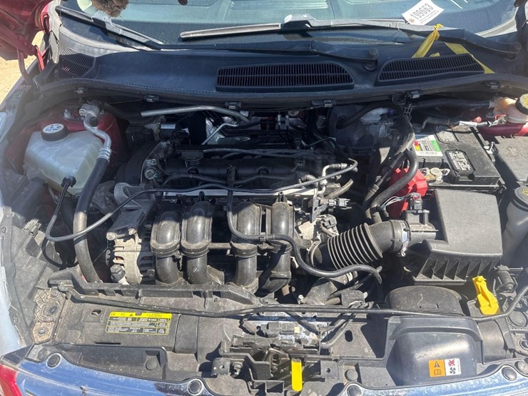 2011-ford-fiesta-se-car-image-16