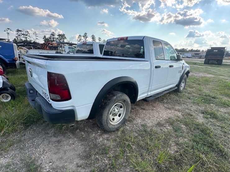 2015-dodge-1500-image-3