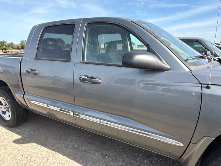 2005-dodge-dakota-image-9
