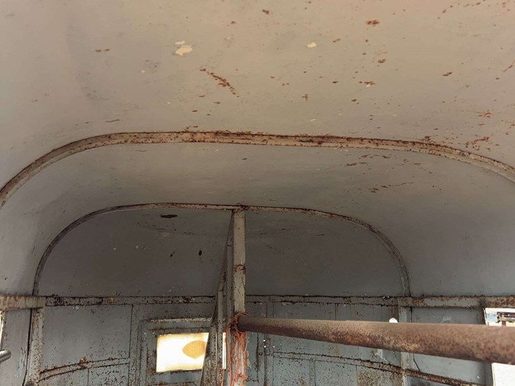 t/a-2-horse-trailer-image-10