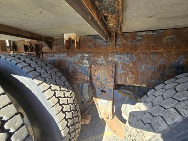 2014-western-star-4900sb-image-37