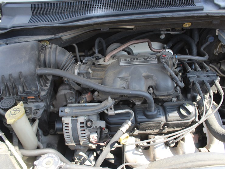 2010-chrysler-town-&-country-image-13