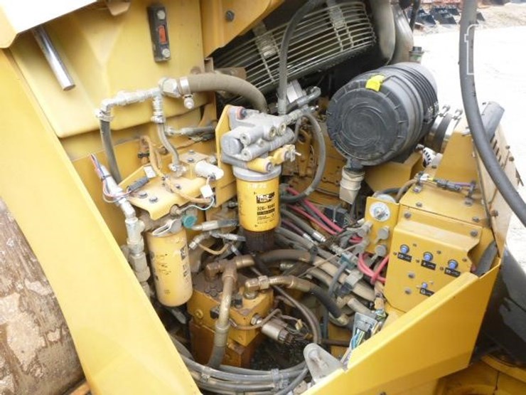 2014-caterpillar-cb64-image-20