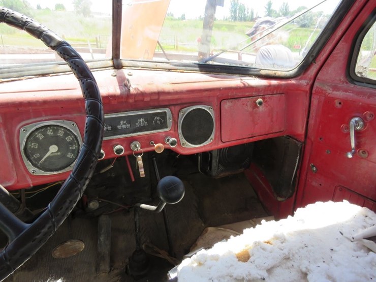 1949-dodge-b-1-d-126-1-ton-flatbed-truck-image-14