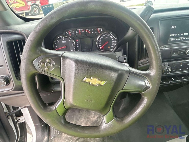 2018-chevrolet-silverado-2500hd-image-13