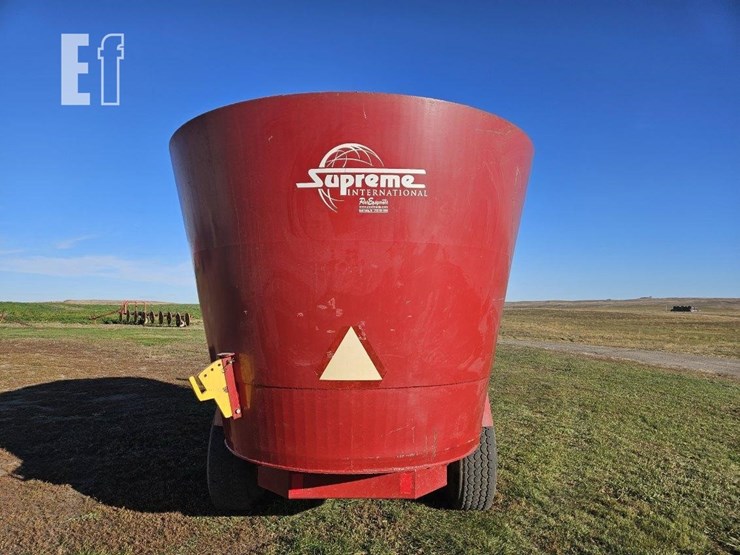 2009-supreme-intl-700t-image-4