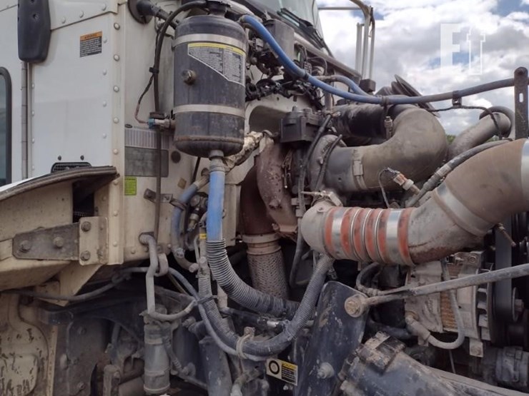 2016-peterbilt-348-image-52