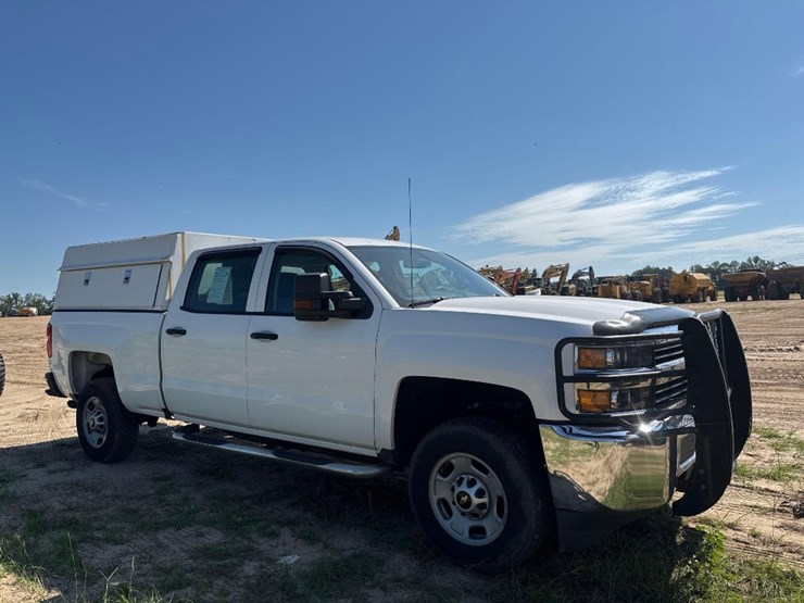2016-chevrolet-2500-truck-image-4