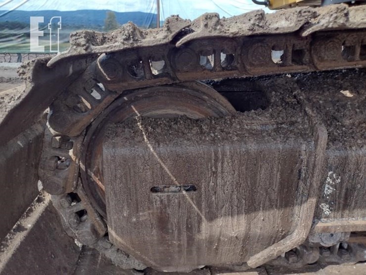 2021-deere-250g-lc-image-36
