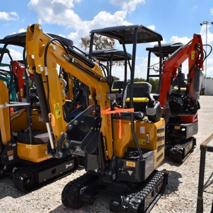 MX 12RX MINI EXCAVATOR (SERIAL # MX12RX2025J001040) (K)