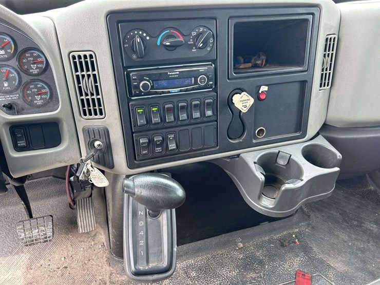 2014-international-durastar-4300-image-14