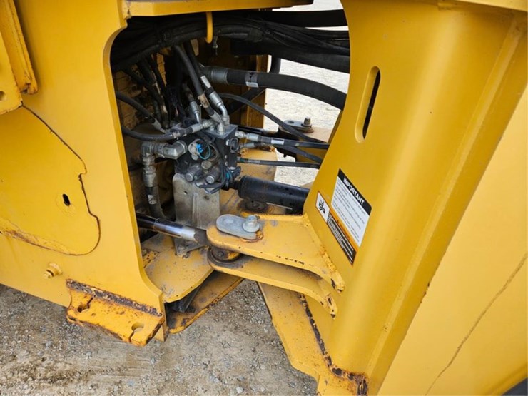 2012-deere-624k-image-40