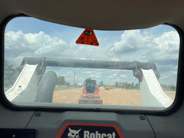 2020-bobcat-t76-image-32