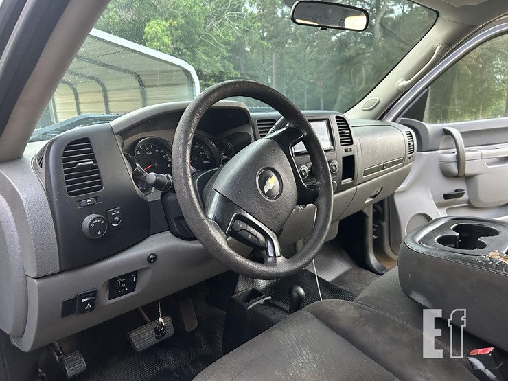 2012-chevrolet-2500hd-image-13