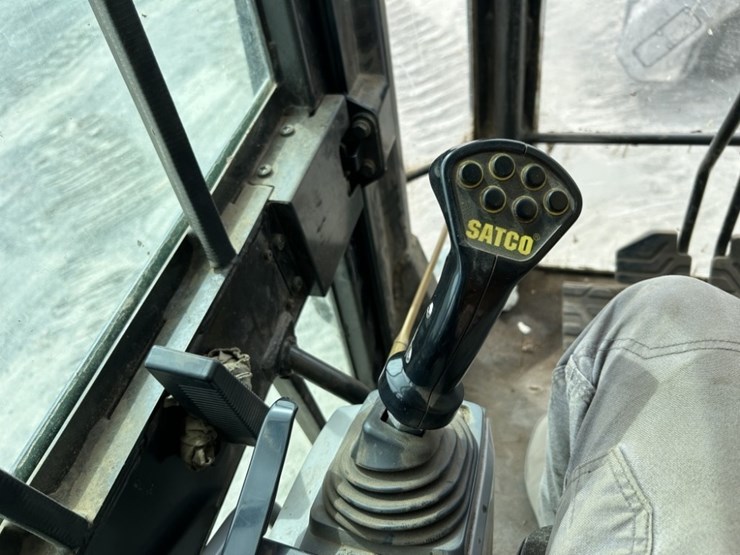 2018-caterpillar-548-image-43