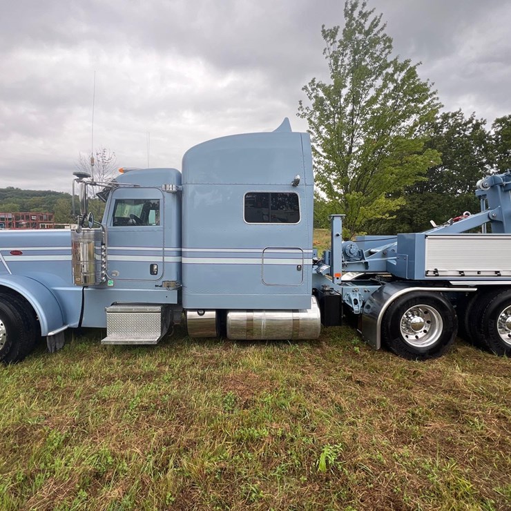 2019 PETERBILT 389