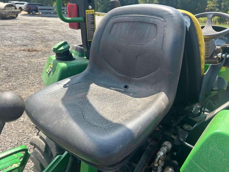 2021-john-deere-2032r-image-21