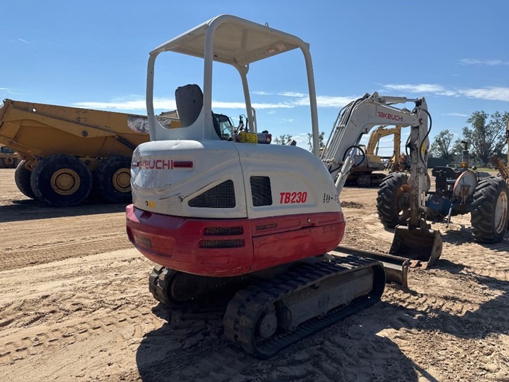 2019-takeuchi-tb230-image-6