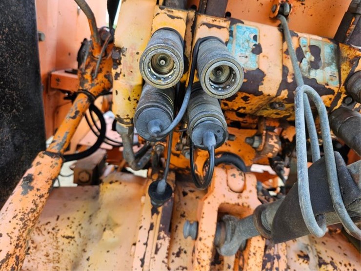 massey-ferguson-383-image-18