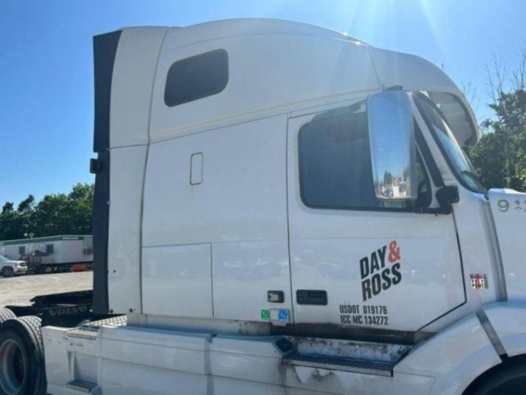 2015-volvo-t/a-hiway-tractor---sleeper-4v4nc9eh3fn-image-81