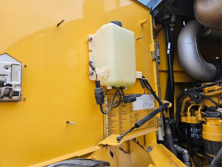 2012-deere-624k-image-28