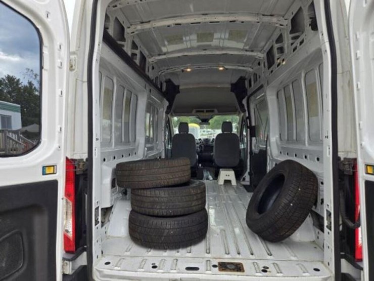 2016-ford-transit-image-22