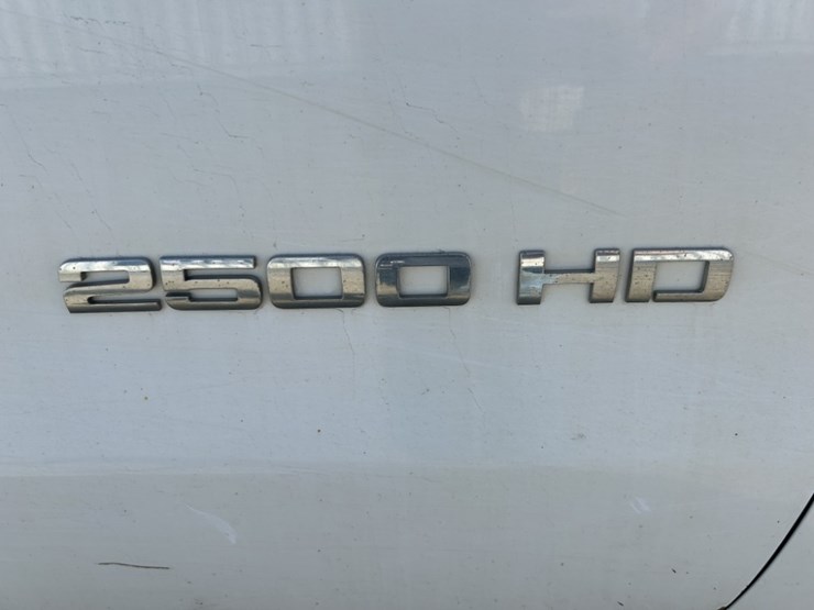 2018-chevrolet-silverado-2500-image-11
