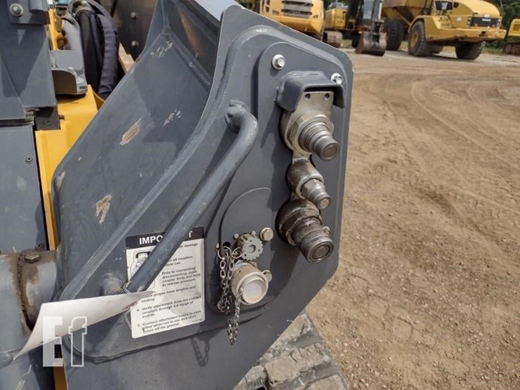 2023-deere-331g-image-15