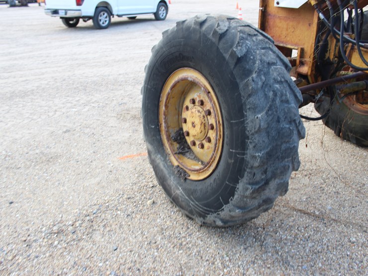 caterpillar-12-image-7