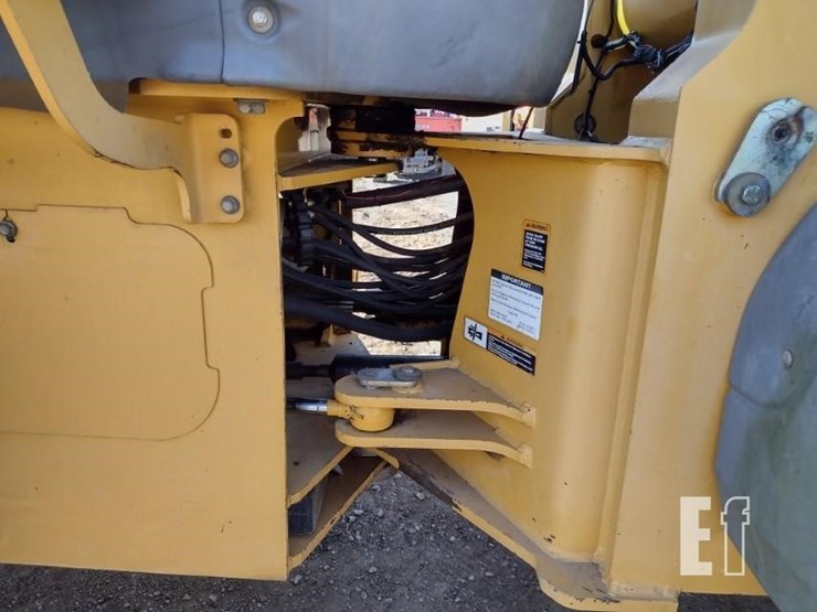 2003-deere-444h-image-28