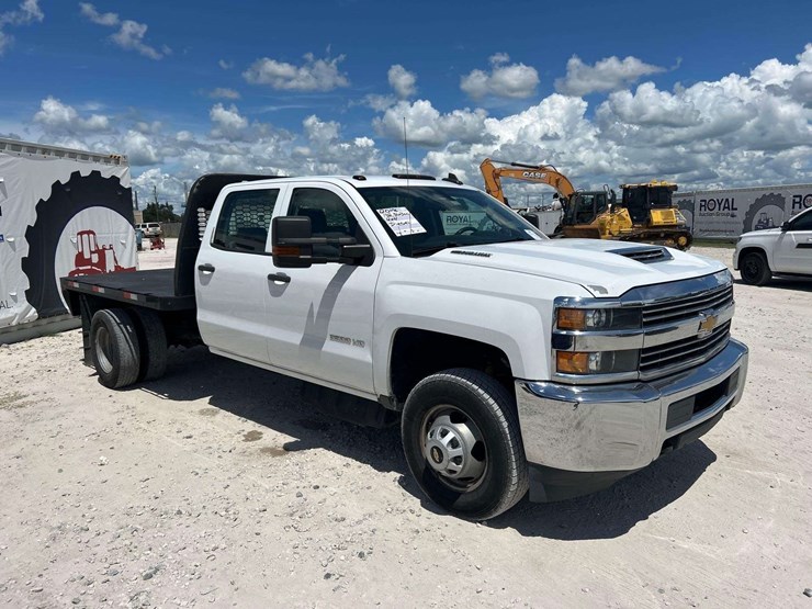 2018-chevrolet-silverado-3500hd-image-2