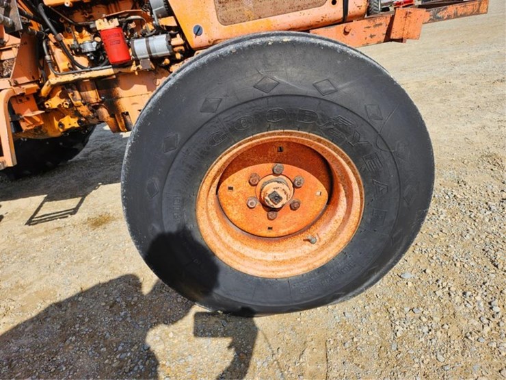 massey-ferguson-383-image-43