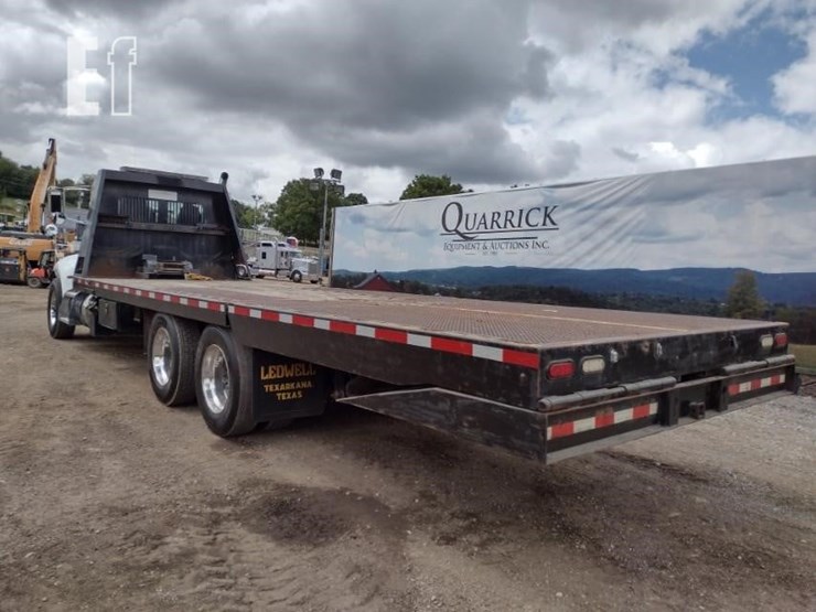 2016-peterbilt-348-image-57