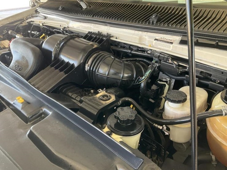 2011-ford-cargo-image-14
