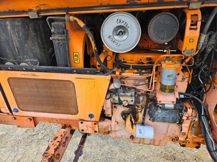 massey-ferguson-383-image-11
