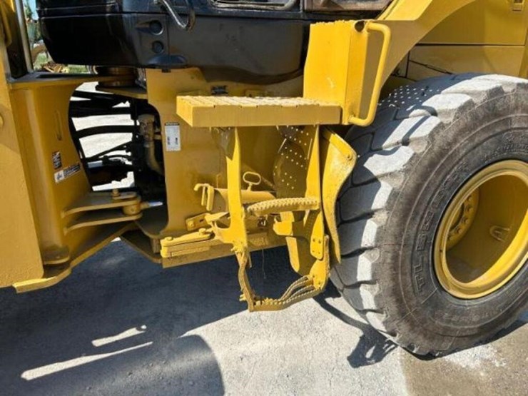 2012-deere-624k-image-46