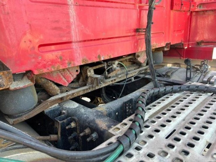 2015-volvo-t/a-hiway-tractor---sleeper-4v4nc9eh5fn-image-52