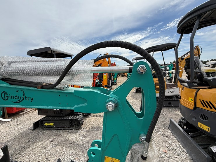 #220-•-#26486-•-unused-cfg-qh12r-mini-excavator-qh12r202507060556-image-15