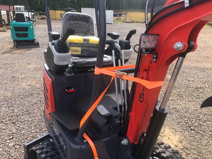 #36-•-cfg-industrial-mx15rx-mini-excavator-image-8