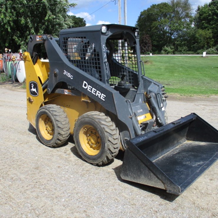 DEERE 318G