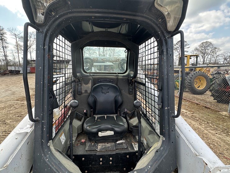 2014-bobcat-t750-image-47